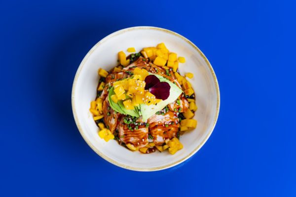 Poke Bowl de saumon saisi