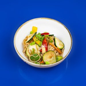 yakisoba base tofu (vegetariano)