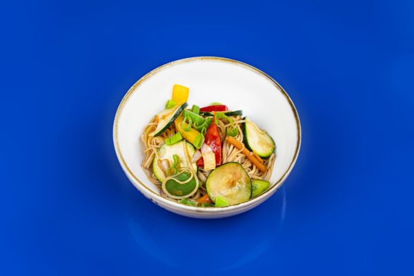 yakisoba base tofu (vegetariano)